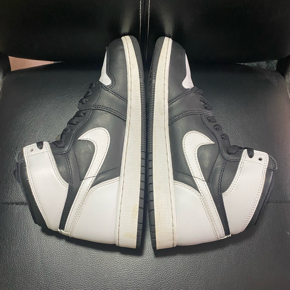 Kids Nike Air Jordan 1 Retro High Black and White Sneakers Size 7Y - Picture 5 of 11